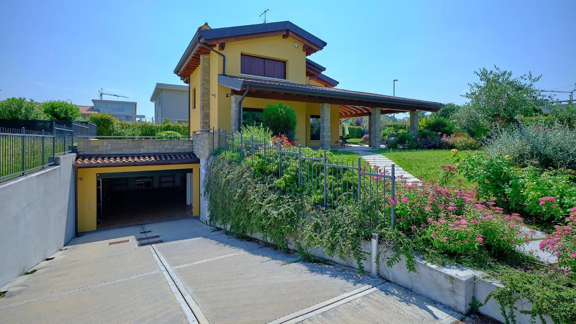 Villasgarda - Villa Leone Salionze 0*,  Italia
